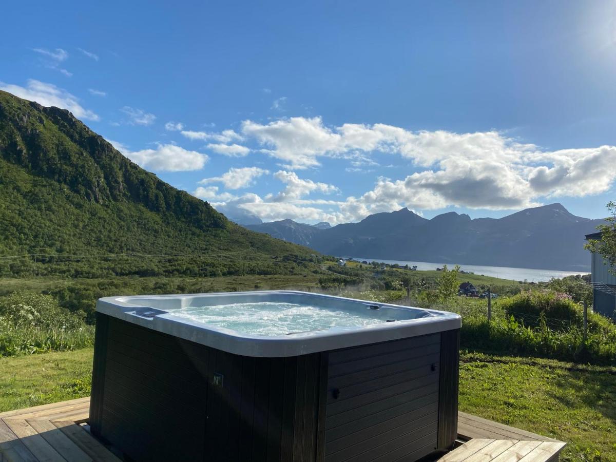 Villa Med Jacuzzi Og Nydelig Utsikt Gravdal  Exterior photo