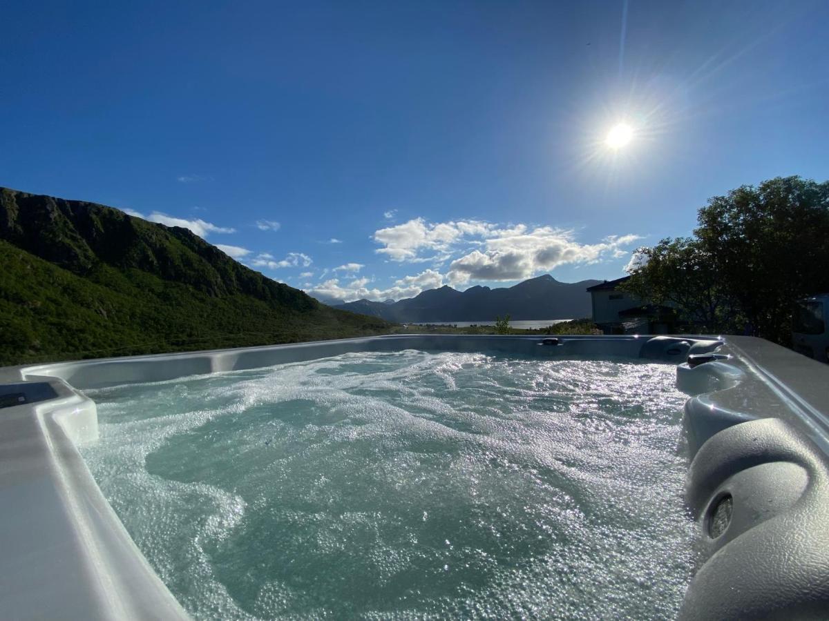 Villa Med Jacuzzi Og Nydelig Utsikt Gravdal  Exterior photo